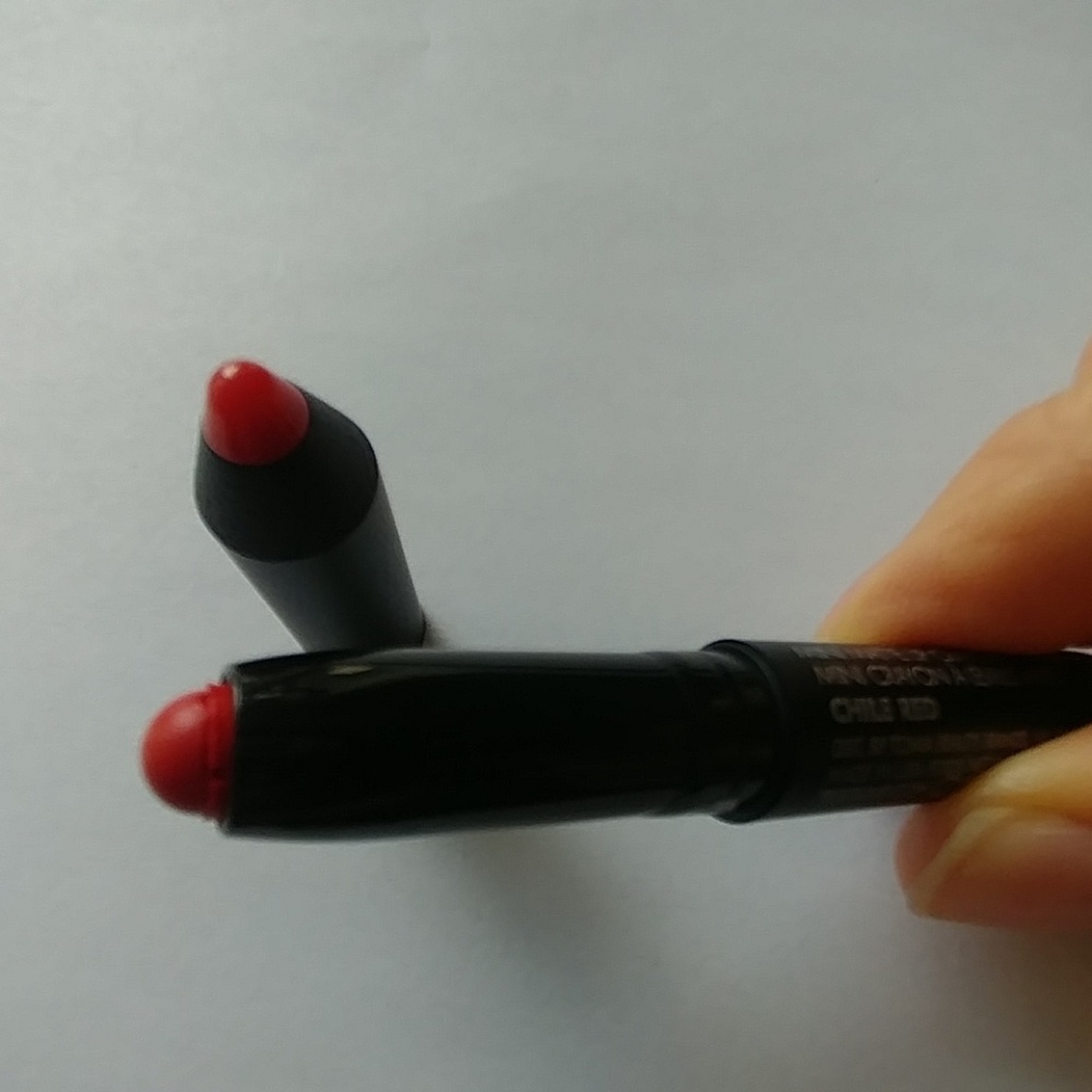 NWOT TRE STIQUE MINI MATTE LIP CRAYON CHILE RED